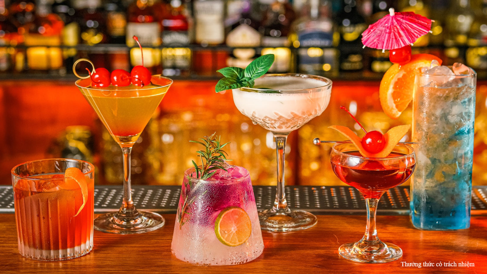 Thông thường giá rượu trong các quán bar thường cao hơn so với các cửa hàng bán lẻ.