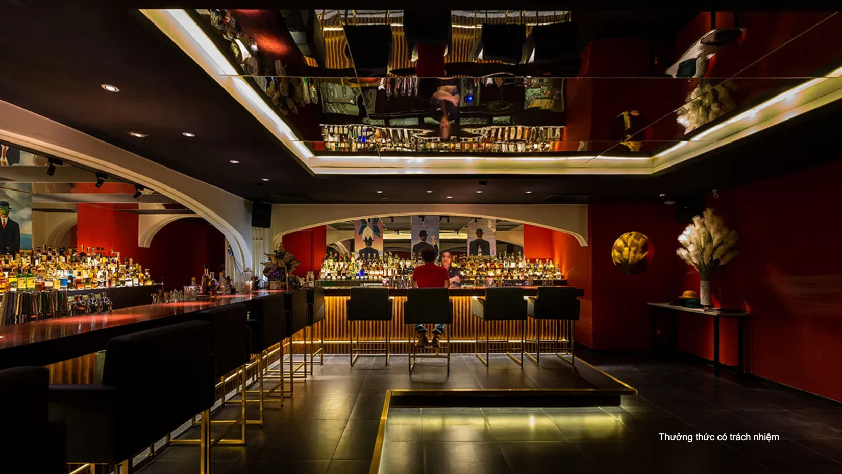 Rabbit Hole Saigon Bar: Lạc vào thế giới cổ tích giữa lòng TPHCM