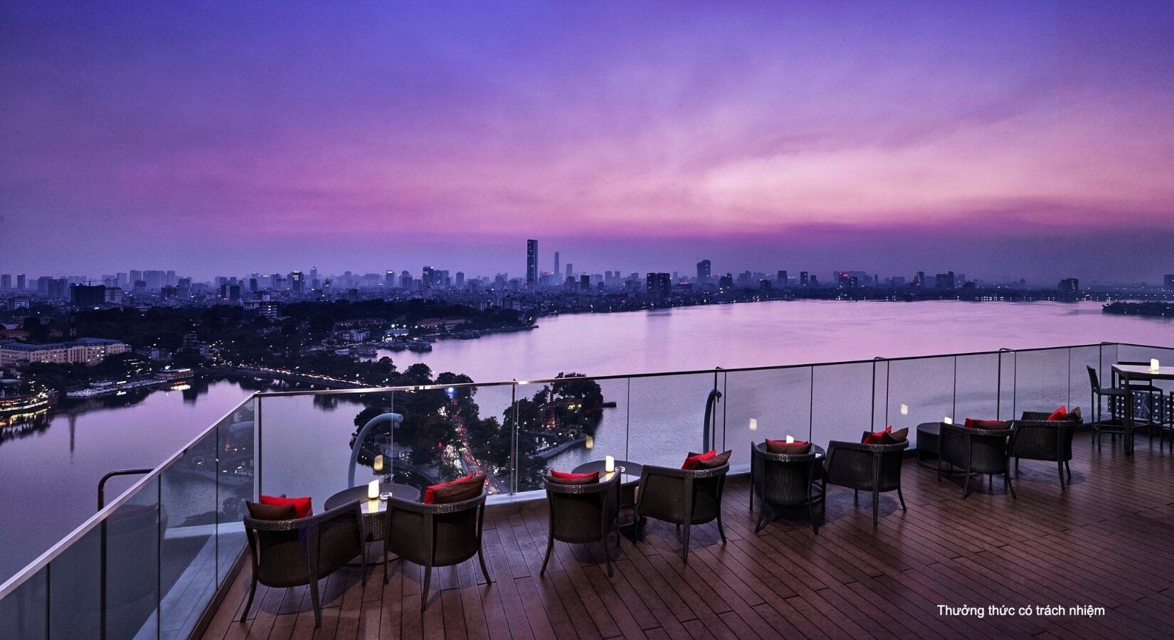 The Summit Bar: Đỉnh Cao Của Nghệ Thuật Thưởng Thức Chivas Tại Hà Nội