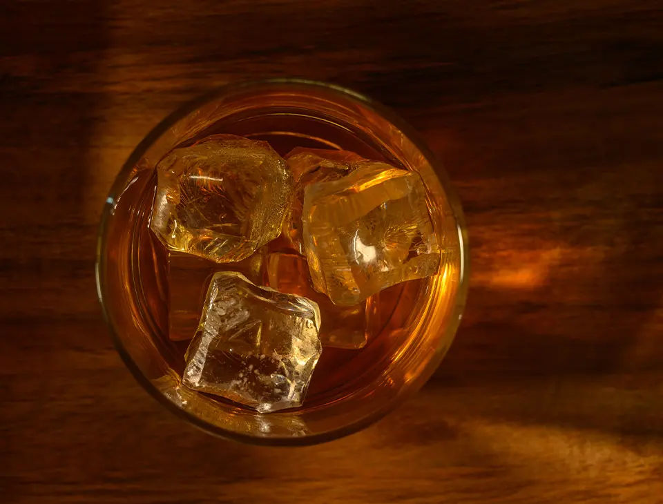 irish whiskey con ghiaccio