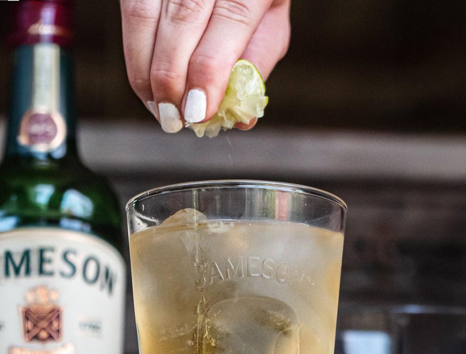 cocktail-whiskey-lime