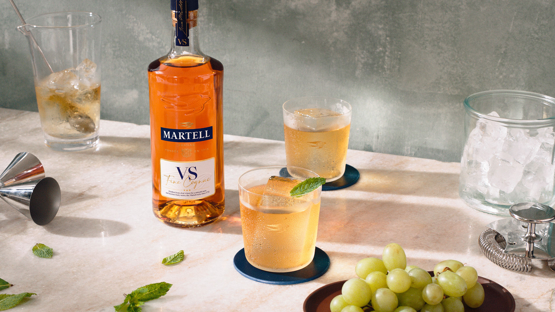 Stinger: a cool and invigorating cognac cocktail
