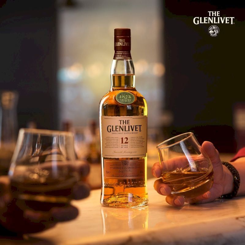 Spirits là tên gọi chung của nhóm đồ uống có cồn được tạo ra qua quá trình chưng cất.