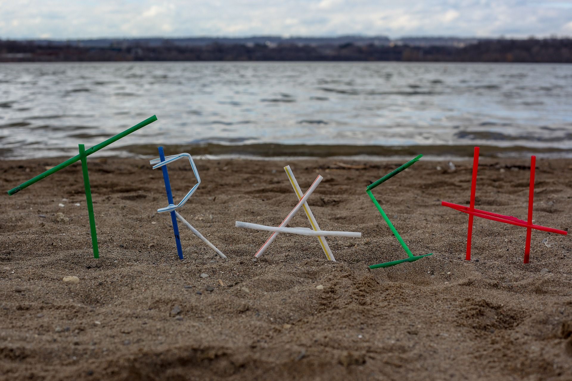 is there a danger in chewing on plastic straws