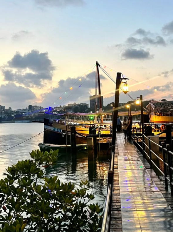 Tamarind dhow at the dock