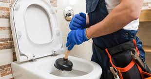 Comparing hydro jetting vs. drain snaking for clogs