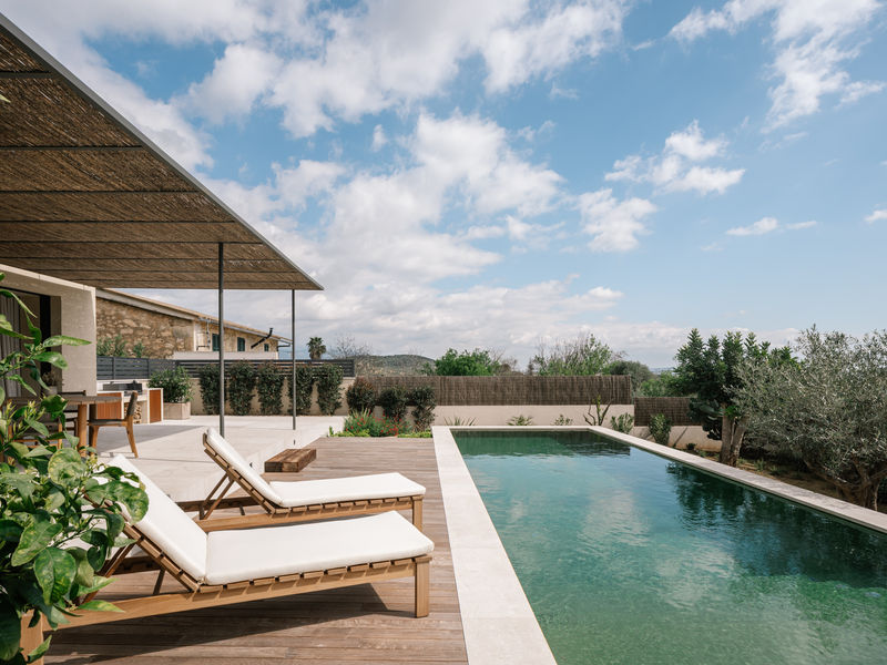 Pool and exterior of DE House Establiments