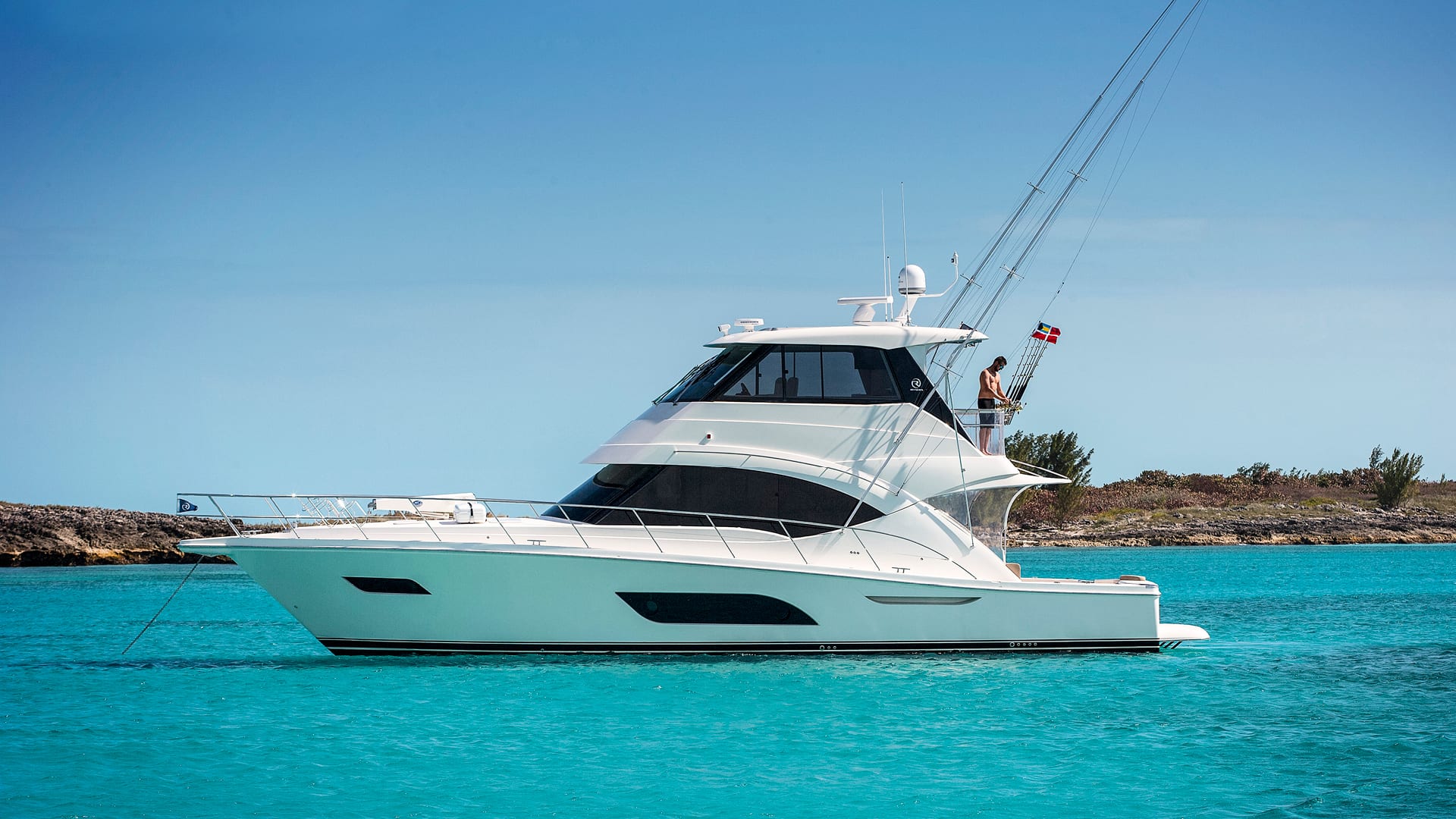 Riviera 57 Enclosed Flybridge - Lee Marine