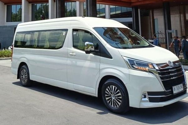 sewa-mobil-hiace-premio