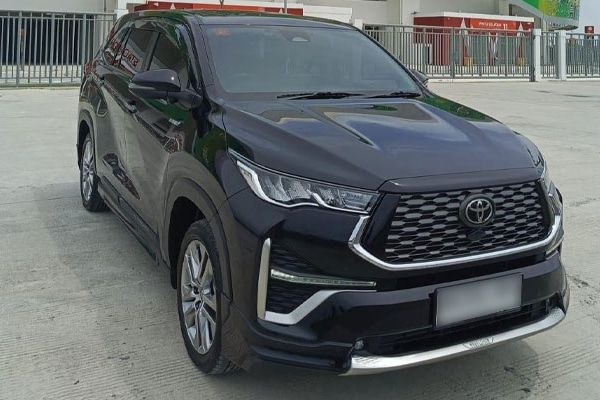 sewa-mobil-zenix-captain-seat