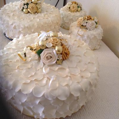 Book Sugarcrafters Cake Designs for your wedding, event or function on EventBookr South Africa.