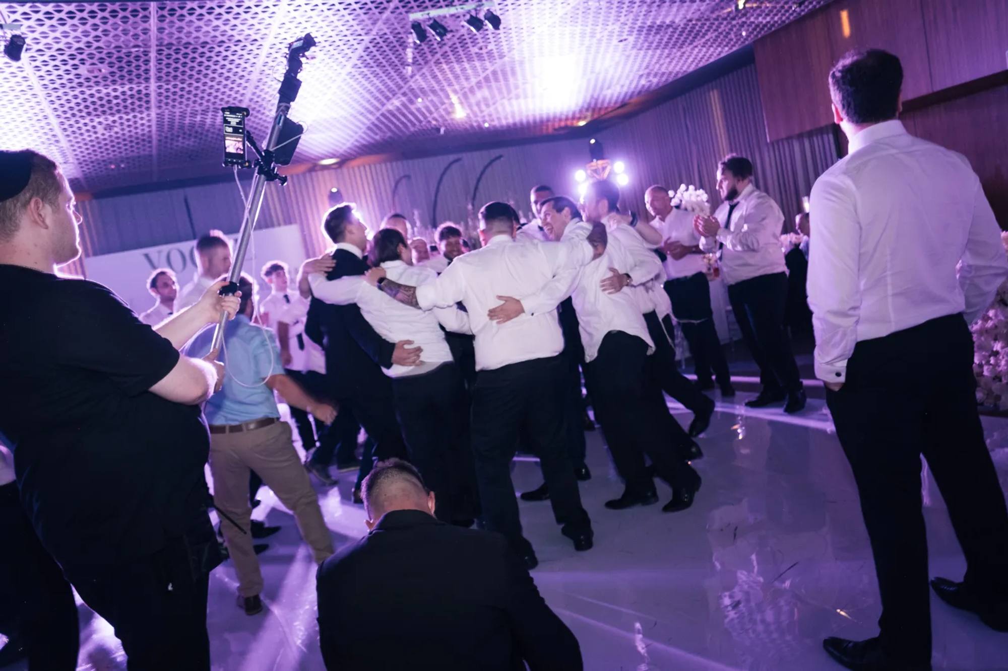 https://ik.imagekit.io/czzfxeud6c/EventBookr/members/6740e1f0da952b514645ca60/Eitan_Live_Stream_BTS-16_grgkzze-Am.jpg