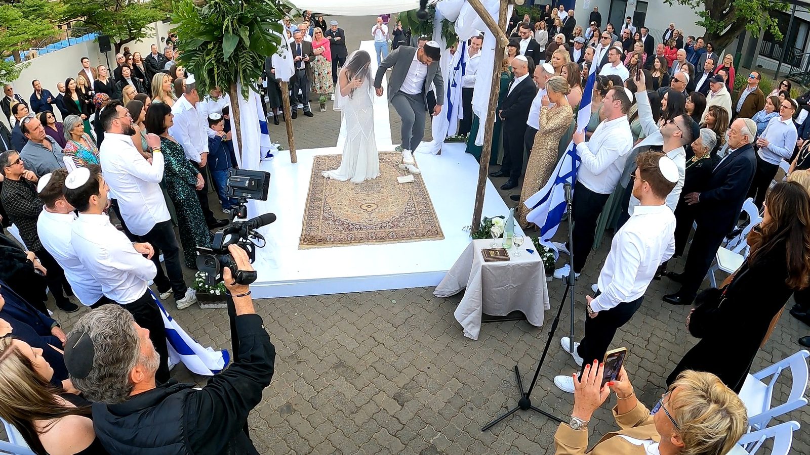 https://ik.imagekit.io/czzfxeud6c/EventBookr/members/6740e1f0da952b514645ca60/EventServiceListings/EventServicePhotos/VideoCapture_20240922-170102_FmMBufiCV.jpg
