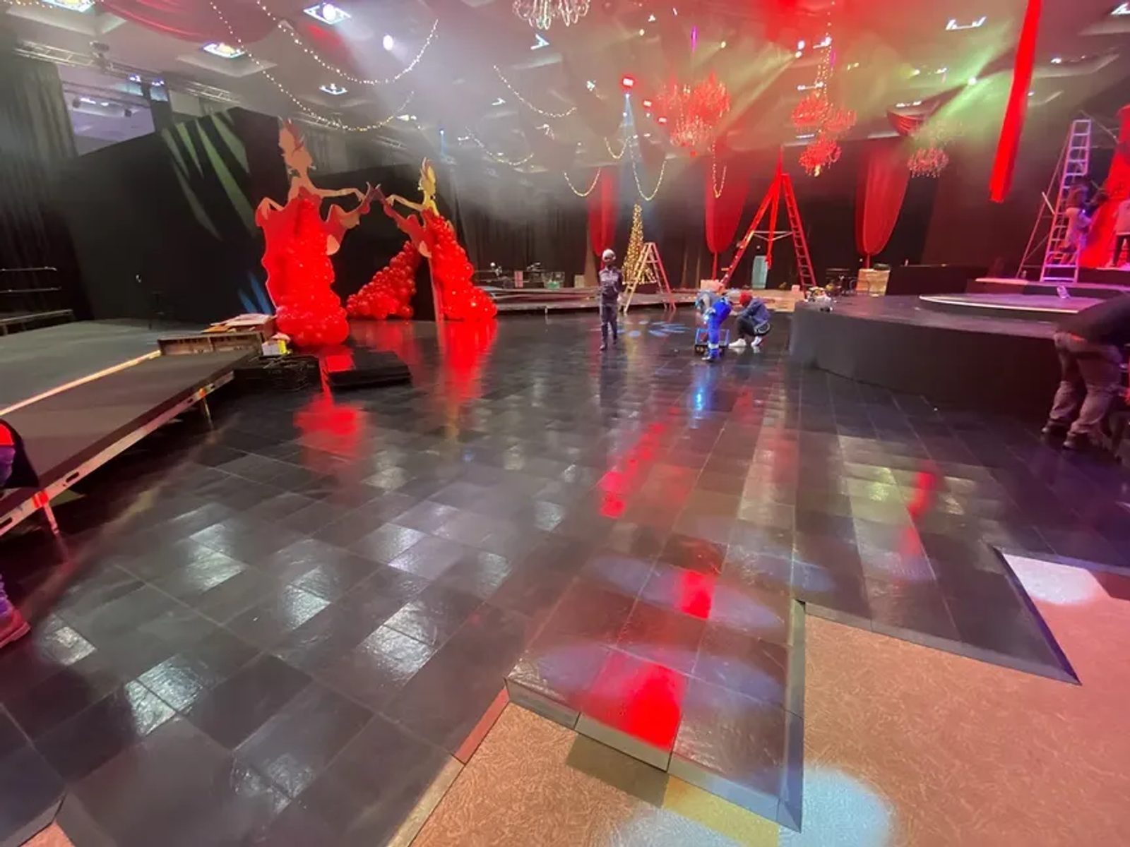 https://ik.imagekit.io/czzfxeud6c/EventBookr/members/6808c8bcd358e129525e4760/Instant_Flooring_1_KvzBIFd-g.avif