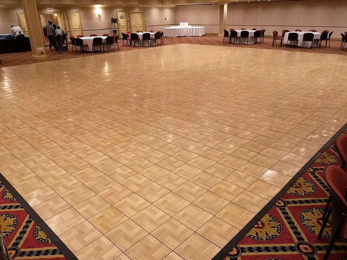 https://ik.imagekit.io/czzfxeud6c/EventBookr/members/6808c8bcd358e129525e4760/Instant_Flooring_4_GWTs5uqJ7.avif