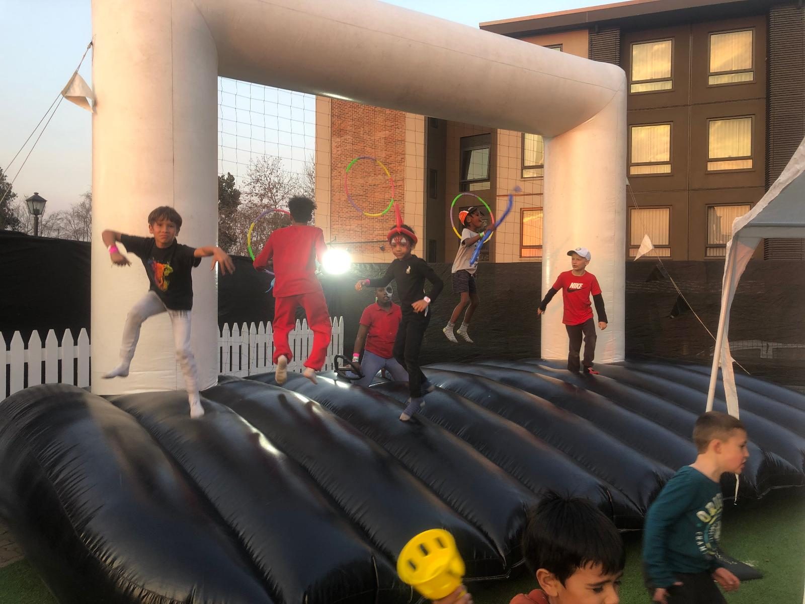 https://ik.imagekit.io/czzfxeud6c/EventBookr/members/6850079f9b88c9e1f73cacbb/Nickerbockerdoodlebug_Festival_de_Mexico04_rs5mSbigV.JPG