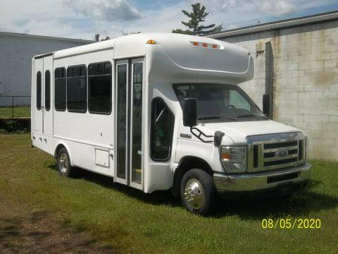 2012 Ford E450 Super Duty Starcraft Wheelchair Bus for sale