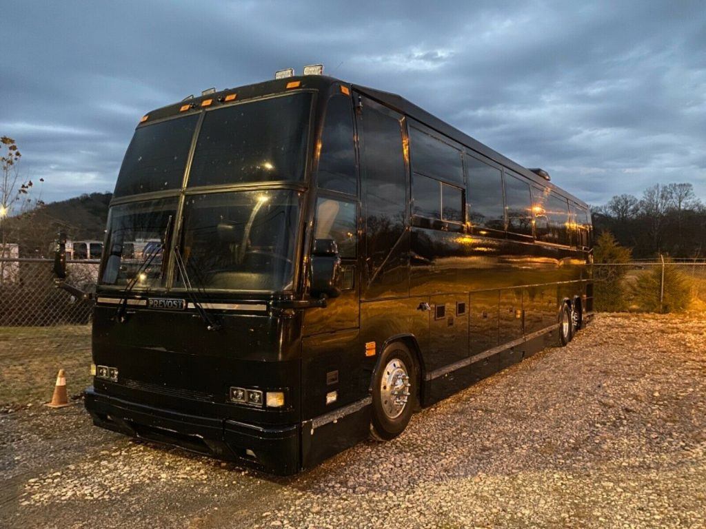 1999 Prevost H3-45 Entertainer with Shower