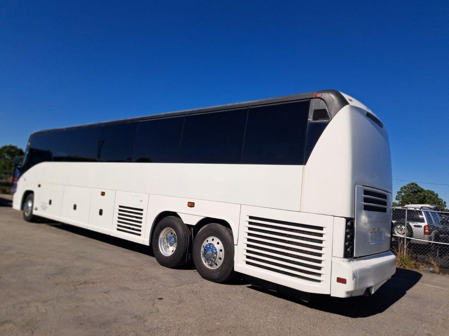 2004 MCI J4500 Charter bus Buses for sale