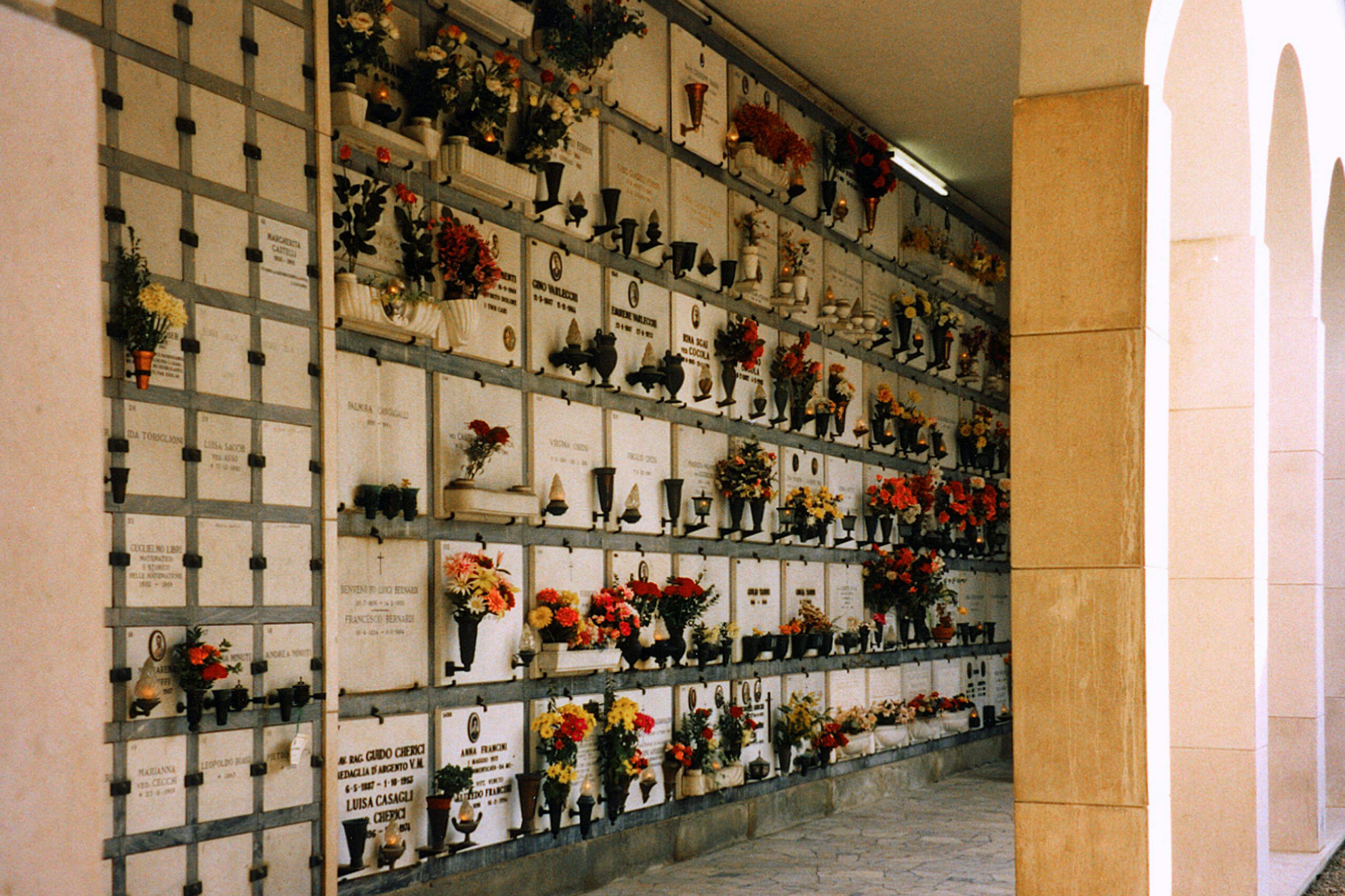 Búcaros y jardineras cementerio