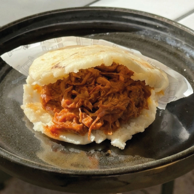 Arepa de Carne (Molida o Mechada)