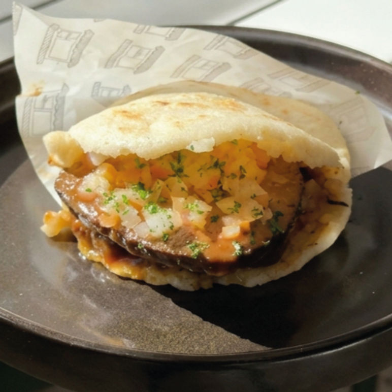 Arepa de Asado Negro