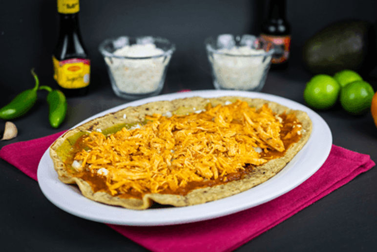 Huarache de Pollo Guisado