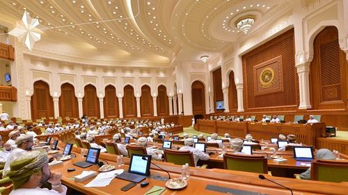 مجلس الشورى يستهل جلسة اليوم بإلقاء بيانين عاجلين ويقرّ طلب مناقشة وزيرين