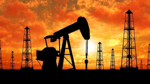 انخفاض النفط مع عودة شركات الشحن الكبرى إلى البحر الأحمر