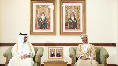 محافظ مسقط يستعرض الأمور ذات الاهتمام المشترك مع وزير قطري