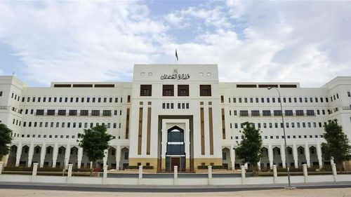 وزارة العمل لـ «الوصال»: العامل يملك حق نقل خدماته بعد انتهاء العقد دون الرجوع لصاحب العمل