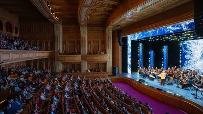 أوركسترا أوسيبوف للآلات الشعبية الروسية تتألّق في دار الأوبرا السلطانية مسقط