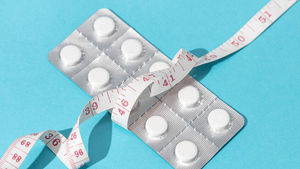 الصيدلانية شبانة البلوشية لـ «الوصال»: العلاج الدوائي لإنقاص الوزن لا يُستخدم إلا تحت إشراف طبي لتجنب المخاطر الصحية