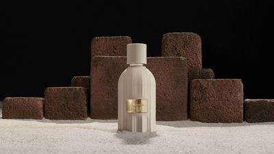 أمواج تكشف الستار عن 'عود زحُل'... أحدث ابتكاراتها العطرية الجديدة ضمن مجموعة 'اسينسيس'