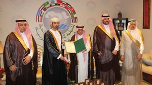 جلالةُ السُّلطان يُمنح قلادة السّياحة العربيّة من الطّبقة الممتازة
