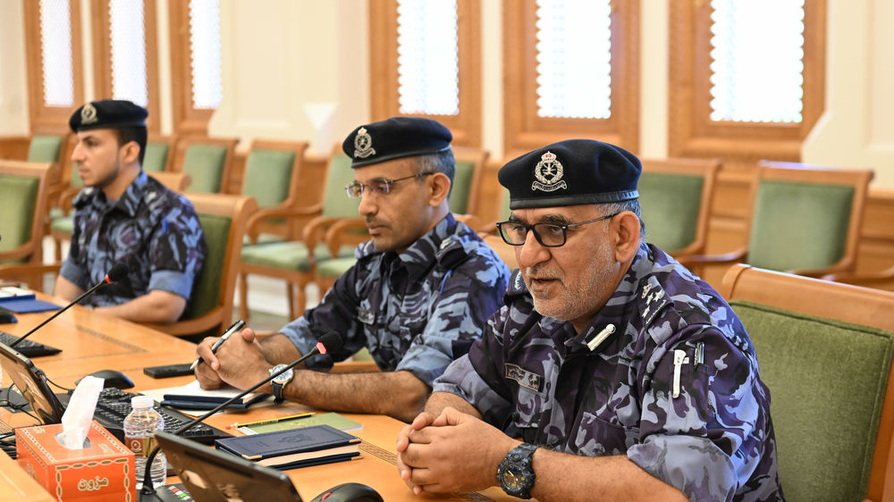 لجنة الخدمات بالشورى تناقش حلول الازدحام المروري بمسقط 