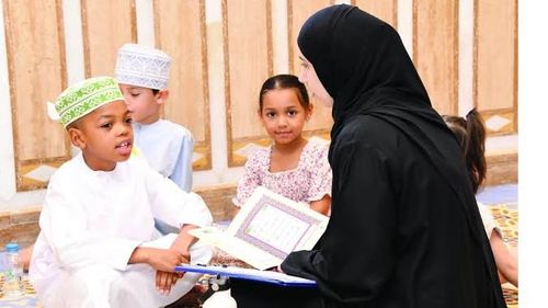 سهيل النهدي لـ&laquo;الوصال&raquo;: لا تمنحوا الشاشات إجازة مفتوحة مع أبنائكم.. الصيف وقت لحماية الوعي وبناء الشخصية