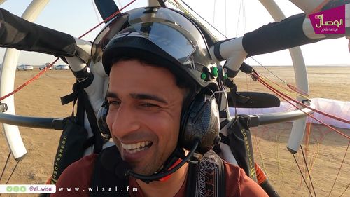 الكابتن عماد الحوسني ضيف برنامج (بين السماء والأرض) مع محمد العلوي بالتحليق الشراعي