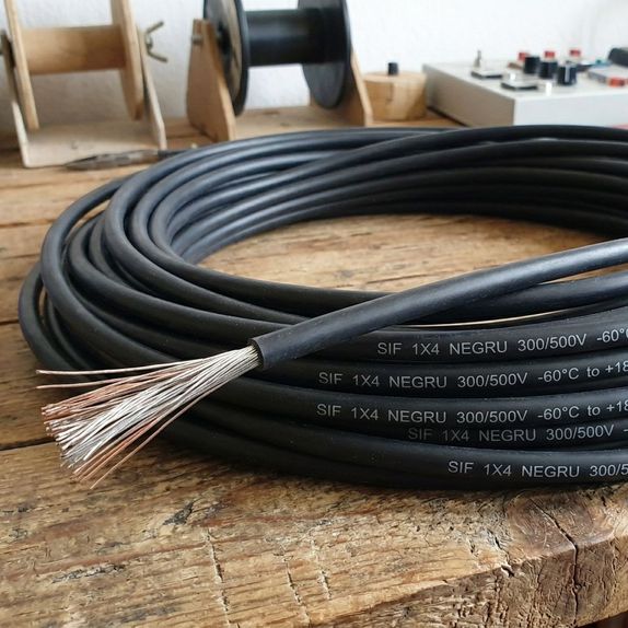 Cablu de energie flexibil SIF 1X4 NEGRU