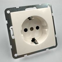 Priza Simpla 2P+E, Spin Top, Alba