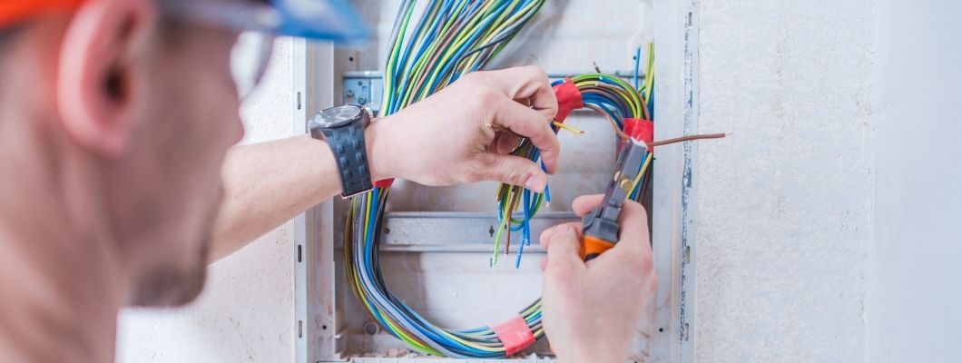 5 lucruri Esentiale pe care electricienii nu ti le spun!