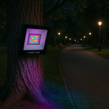 Proiector LED RGB - 16 culori + 4 jocuri de culori, 10W, IP65, telecomanda IR cu 21 taste 98x70mm
