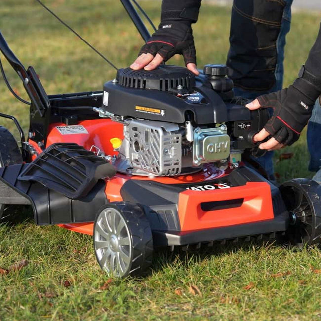 Masina de tuns iarba pe benzina, Yato YT-85525, motor Loncin, LC1P65FE, 3.2 CP, 46 cm, autopropulsie, sistem maruntire iarba, evacuare laterala