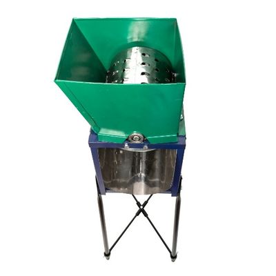Zdrobitor pentru fructe manual de tip razatoare, Koza Nova, cu suport