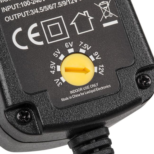 Alimentator stabilizat universal, tensiune iesire 3 / 4,5 / 5 / 6 / 7,5 / 9 / 12v, polaritate variabila, 1000mah
