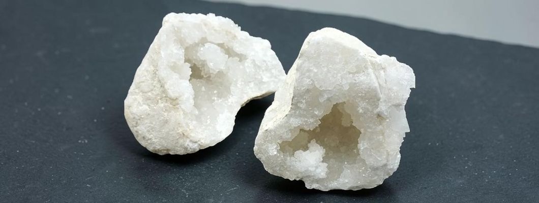 Ce proprietăți are cuarțul alb? De la puritate și claritate la echilibru energetic
