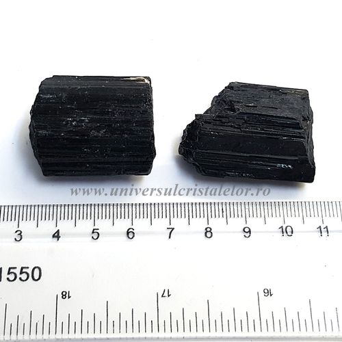 Turmalină neagră brută 2–3 cm