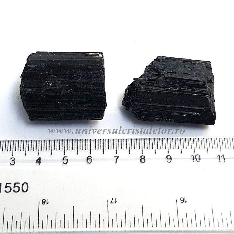 Turmalină neagră brută 2–3 cm