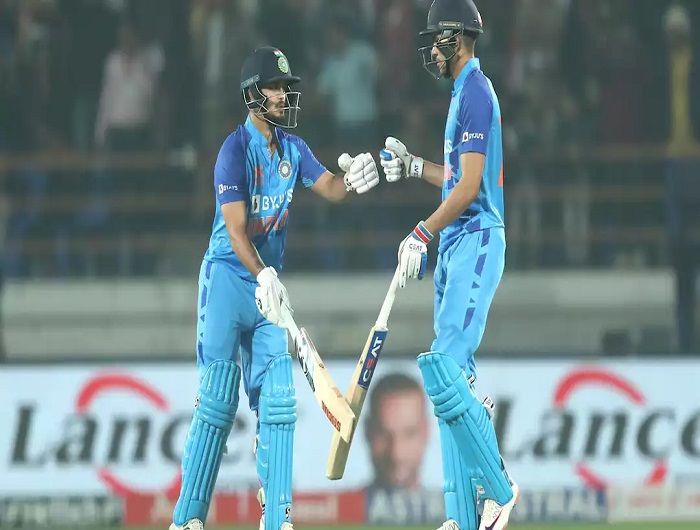 indin_batsman_s9q-Uw-LR.jpg