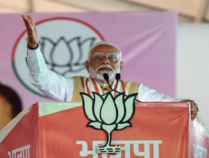 modi_hugli_4J1MNnQpl.jpg